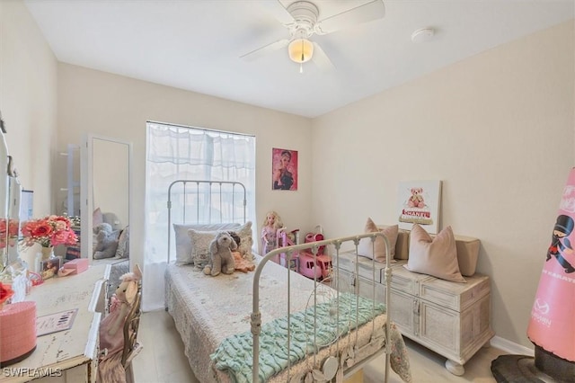 bedroom with ceiling fan