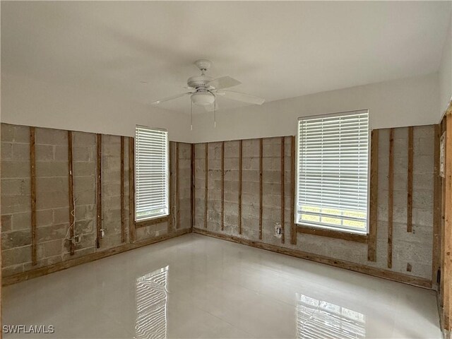 empty room featuring ceiling fan