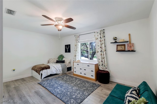 bedroom featuring light hardwood / wood-style floors and ceiling fan