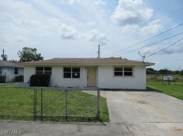 ranch-style home with a front lawn