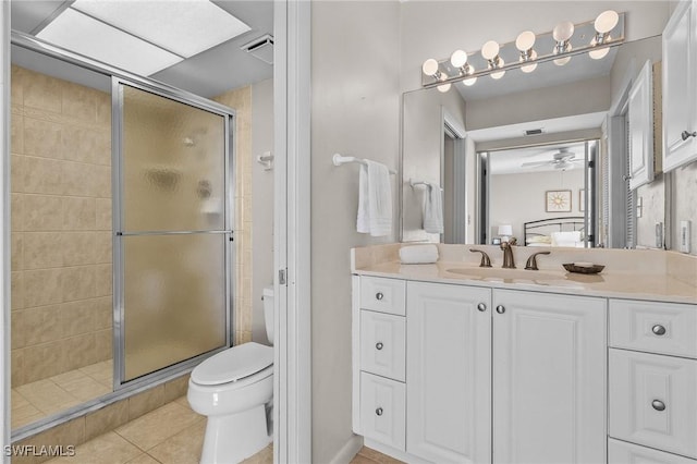 bathroom featuring a shower with door, toilet, tile patterned flooring, and ceiling fan