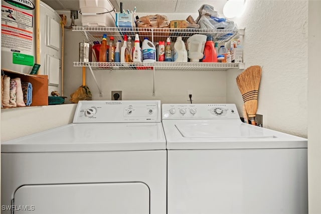 washroom featuring washing machine and clothes dryer