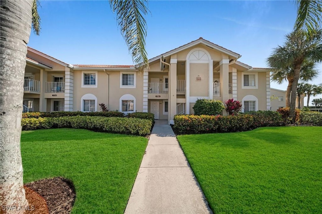 view of front of house with a front yard