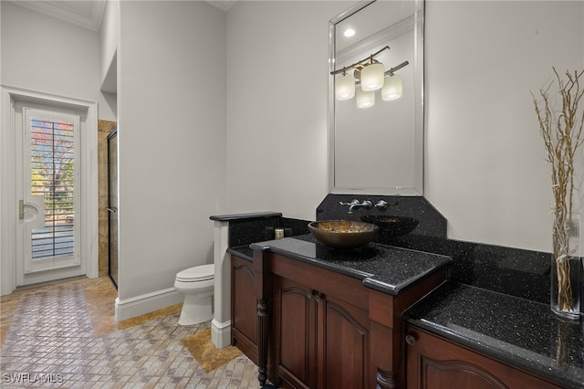 full bath featuring ornamental molding, toilet, a shower stall, baseboards, and vanity