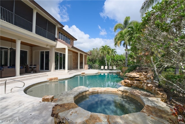 view of swimming pool with an outdoor living space, an in ground hot tub, ceiling fan, and a patio