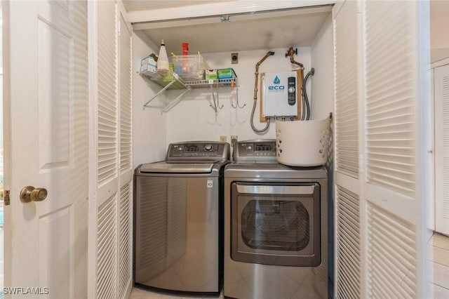 washroom with laundry area and washing machine and dryer