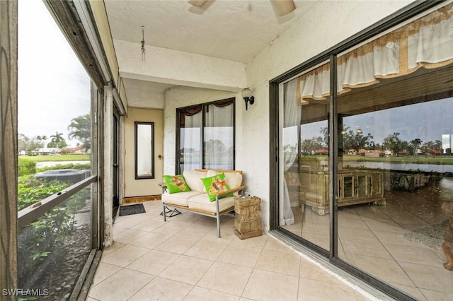 sunroom / solarium featuring a ceiling fan