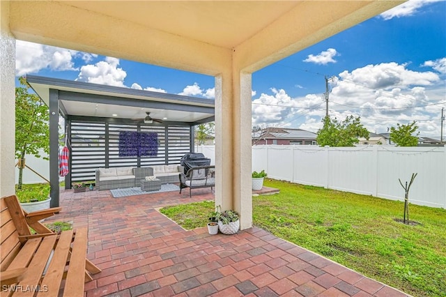 view of patio featuring outdoor lounge area and ceiling fan