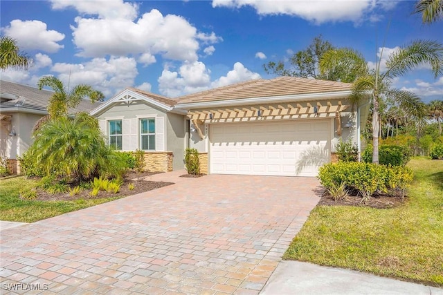 view of front facade featuring a garage and a front yard