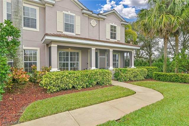 view of front facade featuring a front yard