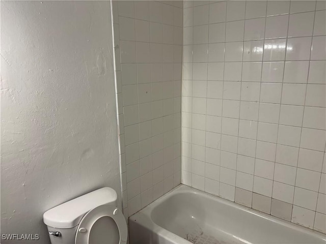 2205/2207 Armour Rd, Lehigh Acres, FL 33973 - bathroom featuring toilet and tub / shower combination