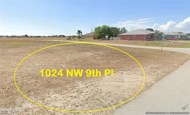 Listing photo 3 for 1024 NW 9th Pl, Cape Coral FL 33993