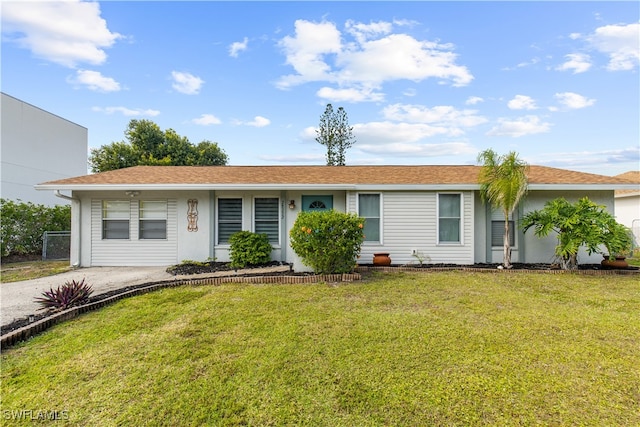 ranch-style home featuring a front lawn