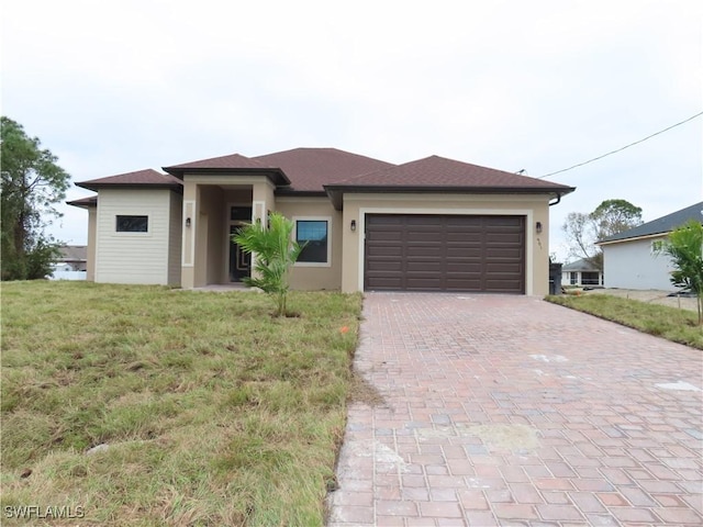 view of front of home featuring a garage and a front yard