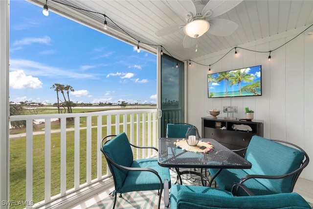 balcony featuring ceiling fan