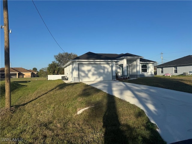 view of front facade featuring a garage and a front yard