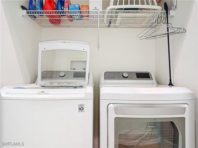 laundry room featuring independent washer and dryer