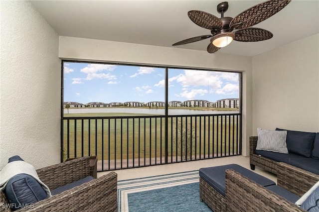 sunroom with ceiling fan