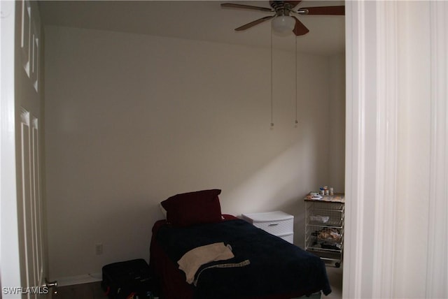 bedroom with ceiling fan