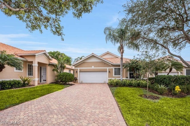 view of front facade featuring a front yard and a garage