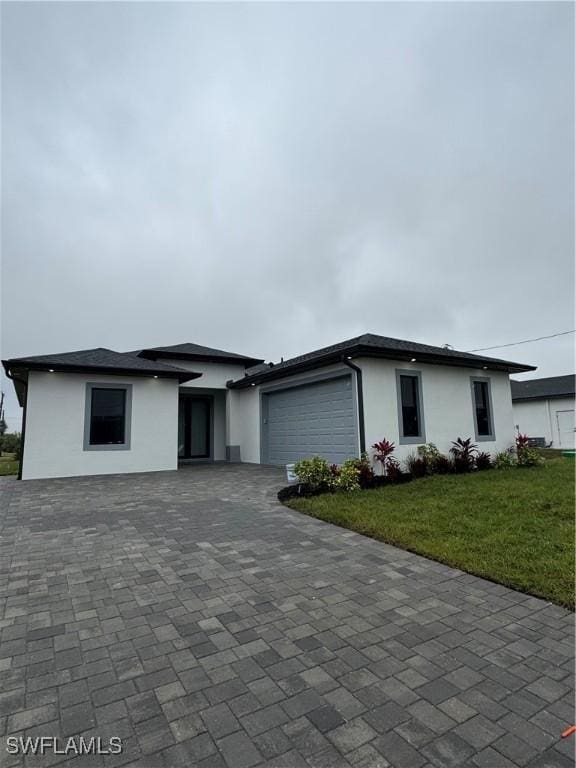 view of front of property featuring a garage and a front yard