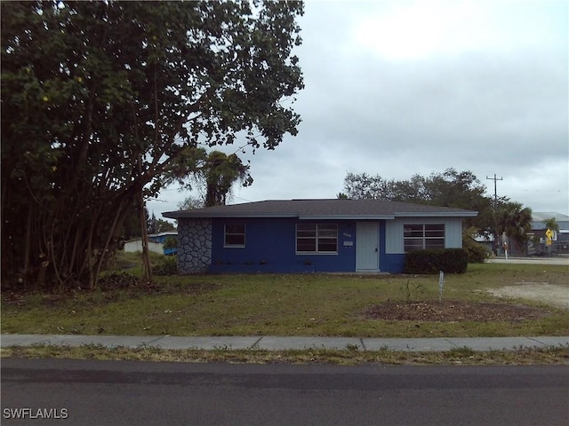 single story home with a front yard