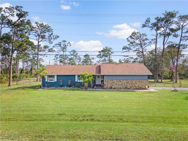 single story home featuring a front yard