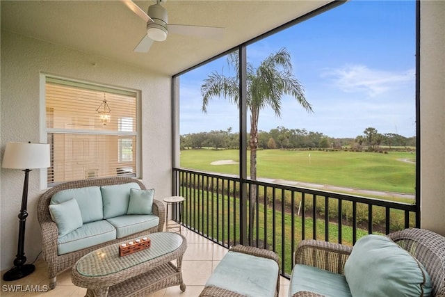 sunroom with ceiling fan