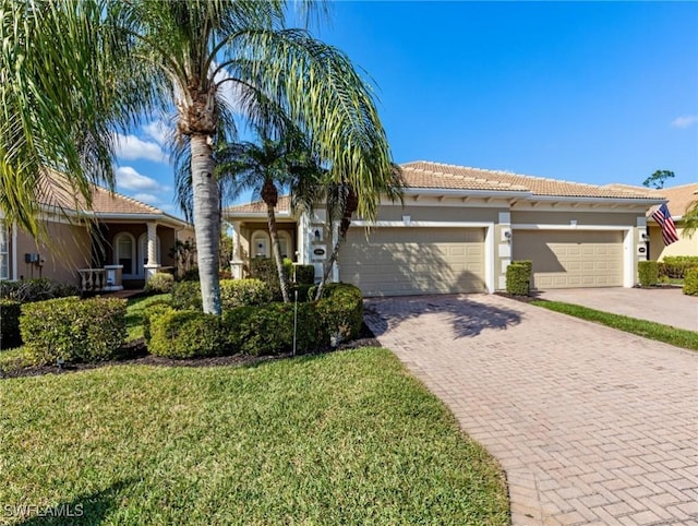 view of front of house featuring a garage and a front yard