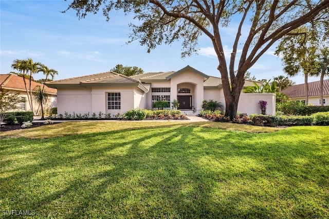 view of front of property with a front yard