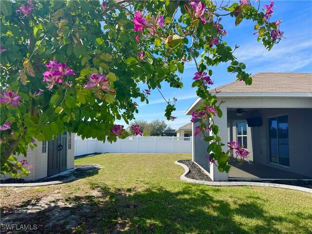 view of yard featuring a fenced backyard and an outdoor structure