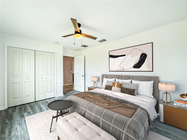 bedroom with ceiling fan, a closet, wood finished floors, and visible vents