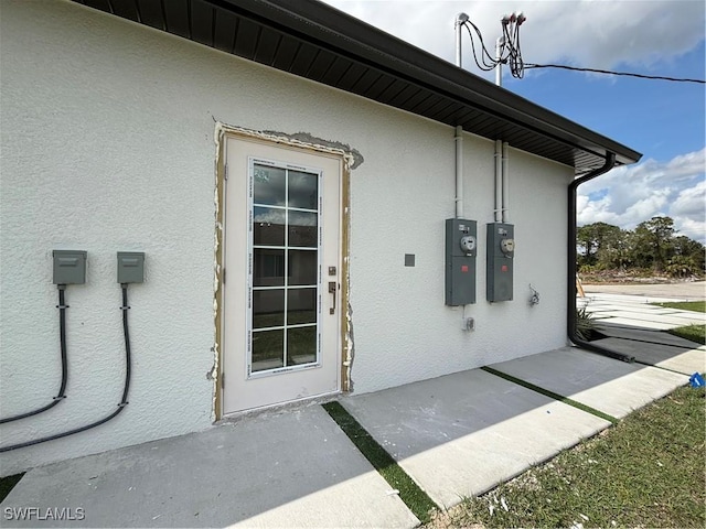 view of side of property featuring a patio