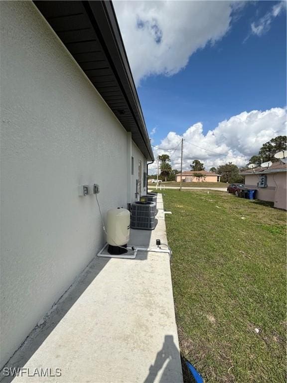 view of yard featuring cooling unit