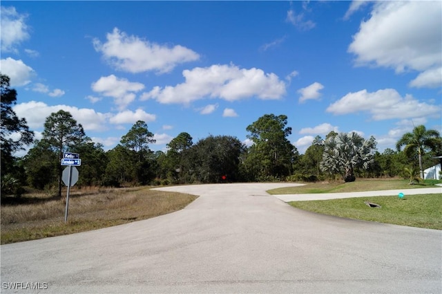 Listing photo 3 for 508 Keller Ct, Lehigh Acres FL 33974