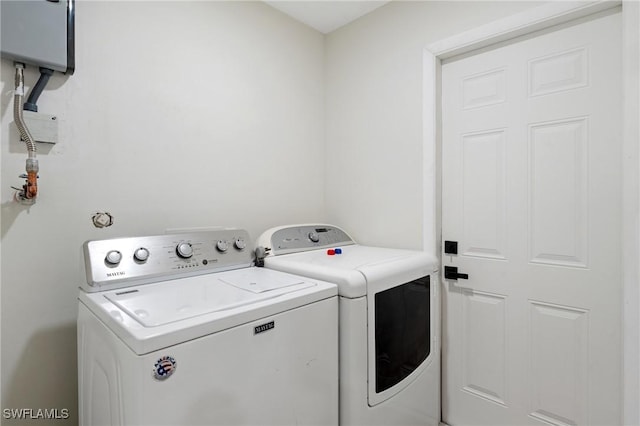 washroom with laundry area and independent washer and dryer