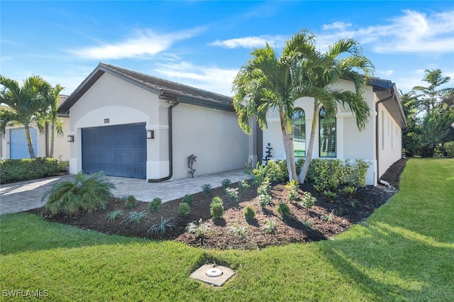 view of front of property featuring a garage and a front yard