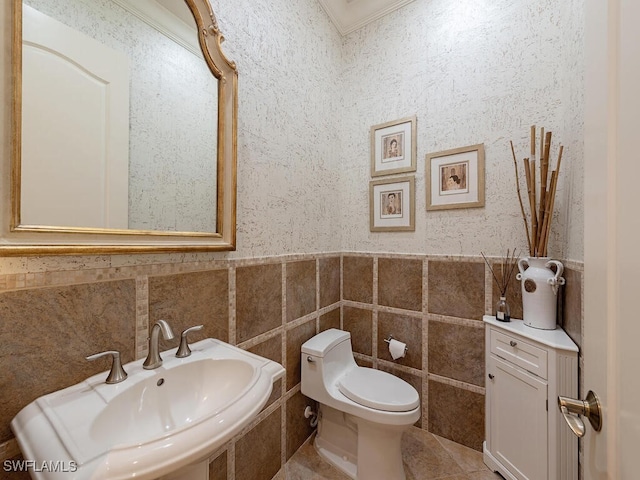 bathroom featuring crown molding, toilet, and sink