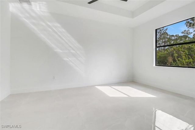 empty room featuring ceiling fan