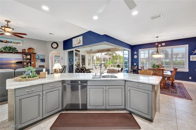 kitchen with sink, a kitchen island with sink, gray cabinetry, and ceiling fan