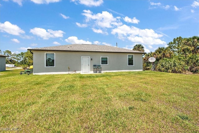 back of house featuring a lawn