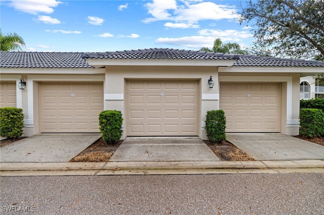 view of front facade with a garage