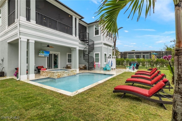 view of swimming pool with an in ground hot tub, ceiling fan, a patio area, and a lawn