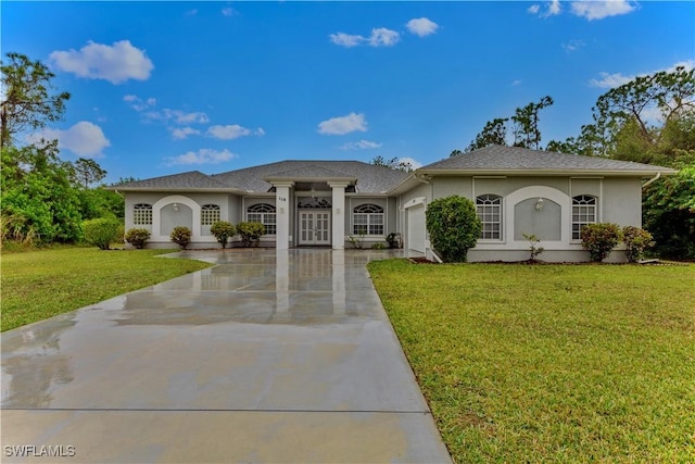 view of front facade featuring a garage and a front yard