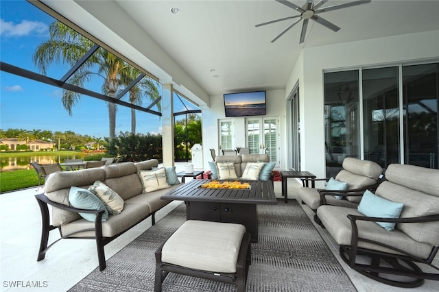 sunroom with ceiling fan