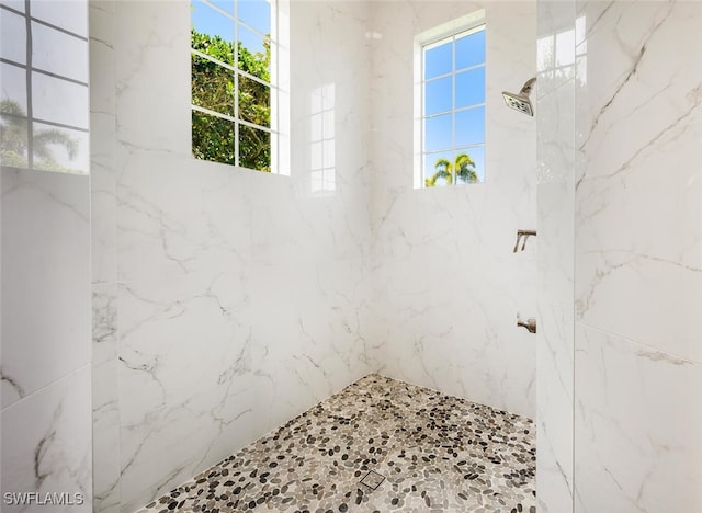 bathroom featuring a tile shower