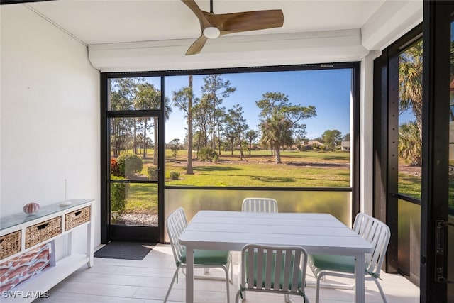 sunroom / solarium with ceiling fan