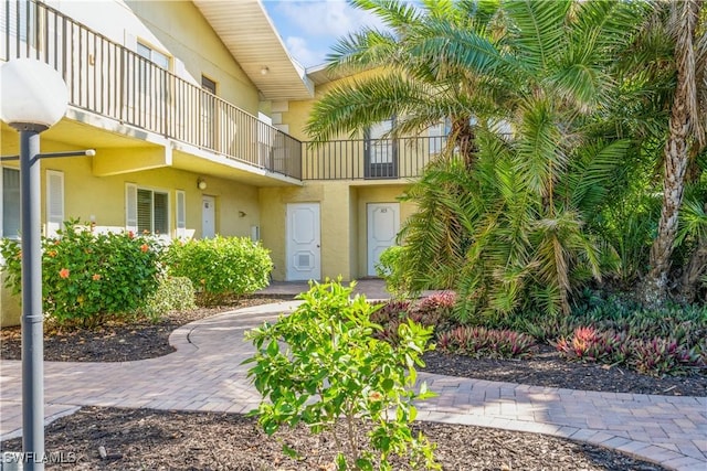 entrance to property featuring a balcony