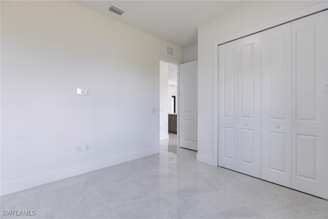 3005 28th St SW, Lehigh Acres, FL 33976 - unfurnished bedroom featuring baseboards and a closet