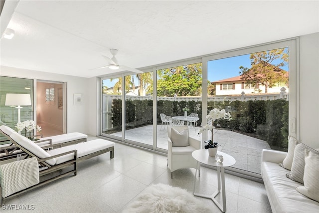 sunroom with ceiling fan